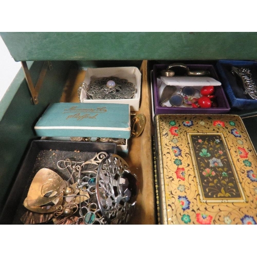 409 - A JEWELLERY BOX CONTAINING A GOOD COLLECTION OF COSTUME JEWELLERY