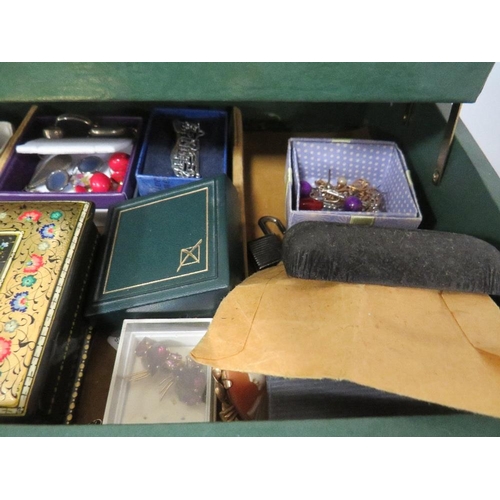 409 - A JEWELLERY BOX CONTAINING A GOOD COLLECTION OF COSTUME JEWELLERY