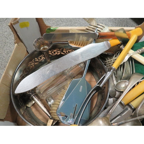 413 - A TRAY OF METAL WARE TO INCLUDE SILVER VASES, SILVER PLATED FLATWARE ETC