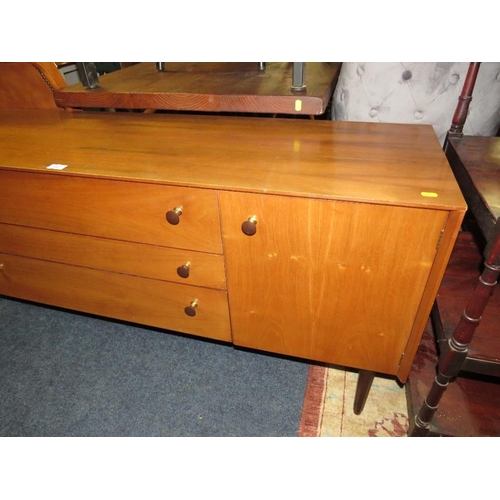 840 - A MID-CENTURY TEAK SIDEBOARD W-162 CM