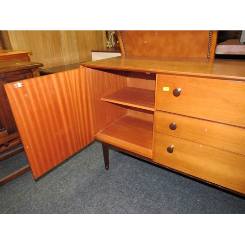 840 - A MID-CENTURY TEAK SIDEBOARD W-162 CM