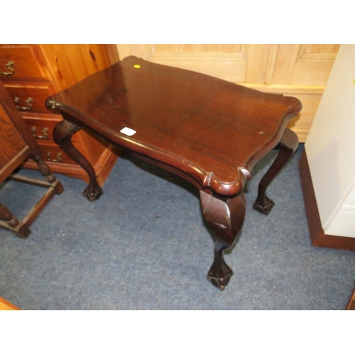 842 - A SMALL OCCASIONAL TABLE