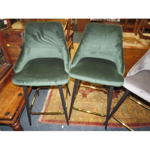 844 - TWO PAIRS OF MODERN UPHOLSTERED BAR / KITCHEN STOOLS