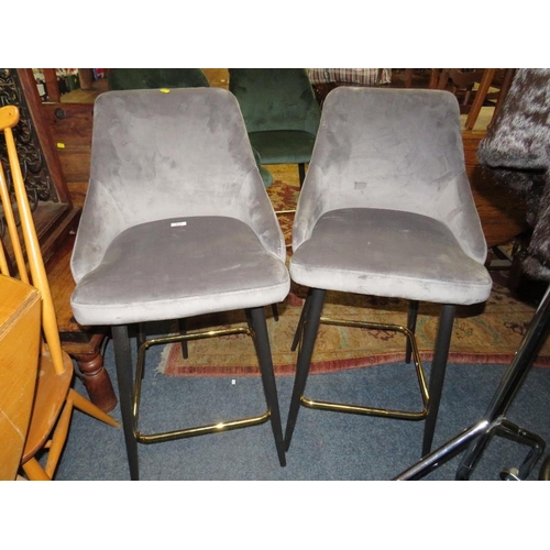 844 - TWO PAIRS OF MODERN UPHOLSTERED BAR / KITCHEN STOOLS