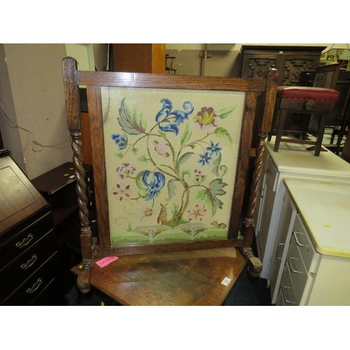 846 - AN OAK BARLEYTWIST SCREEN AND AN OAK OCCASIONAL TABLE (2)