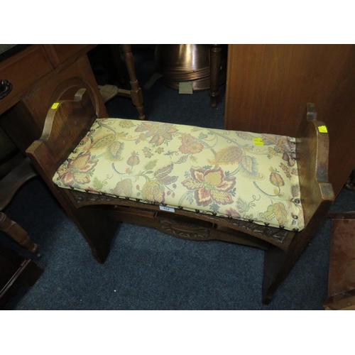 852 - A CARVED OAK AND UPHOLSTERED BENCH SEAT - W 66 CM