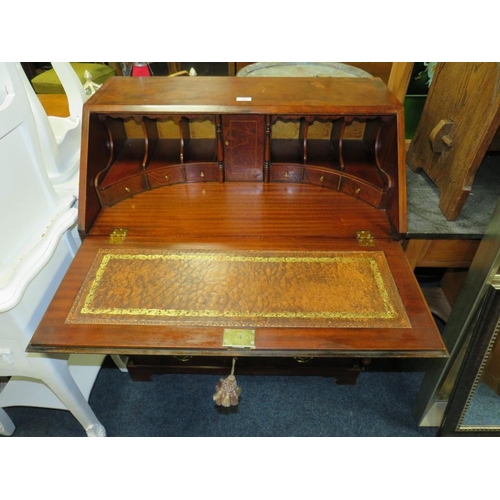 855 - A REPRODUCTION WALNUT BUREAU - W 82 CM