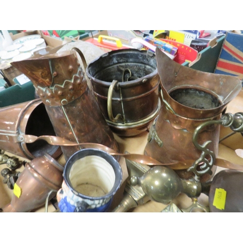 54 - A TRAY OF ASSORTED METAL WARE ETC TO INCLUDE COPPER JUGS