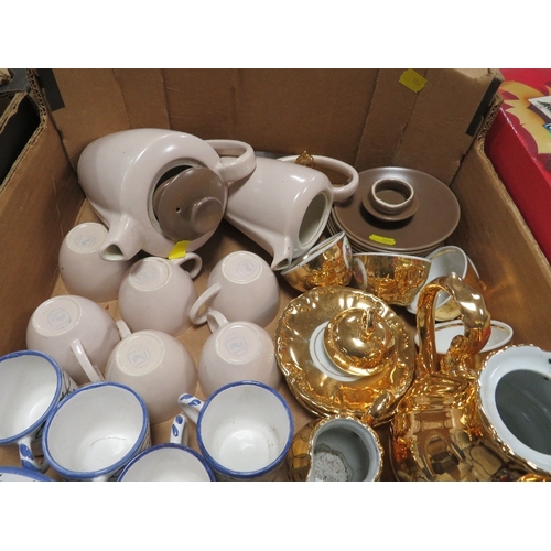 57 - TWO TRAYS OF TEASET ITEMS TO INCLUDE A TRAY OF INDIAN TREE EXAMPLES AND A TRAY CONTAINING POOLE TEA ... 