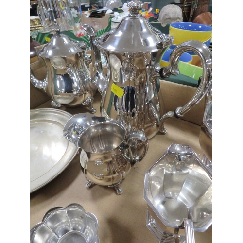 61 - A TRAY OF ASSORTED SILVER PLATED WARE TO INCLUDE TEA WARE