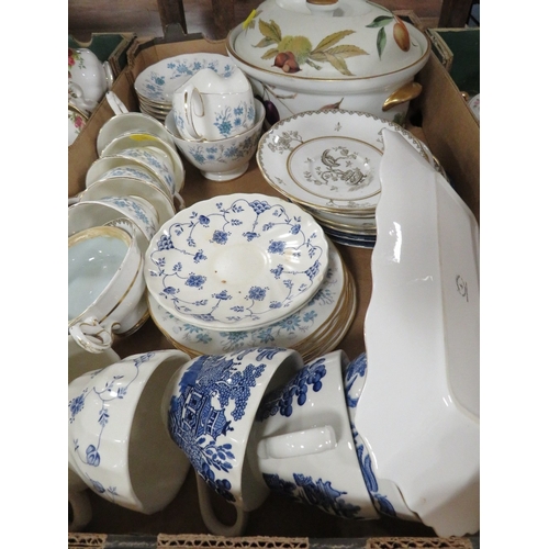 138 - TWO TRAYS OF CERAMICS TO INCLUDE  A WORCESTER EVESHAM TUREEN