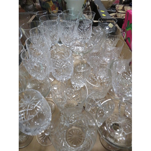 142 - TWO TRAYS OF GLASSES TO INCLUDE CRYSTAL, TEA SET, WASH BOWL