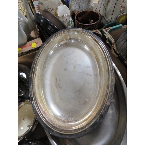 144 - A TRAY OF ASSORTED METAL WARE TOGETHER WITH A TRAY OF CERAMICS