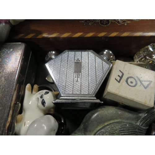 148 - A SMALL TRAY OF COLLECTABLES TO INCLUDE A QUAICH, DECO METAL CRUET, SILVER PLATED BOX ETC