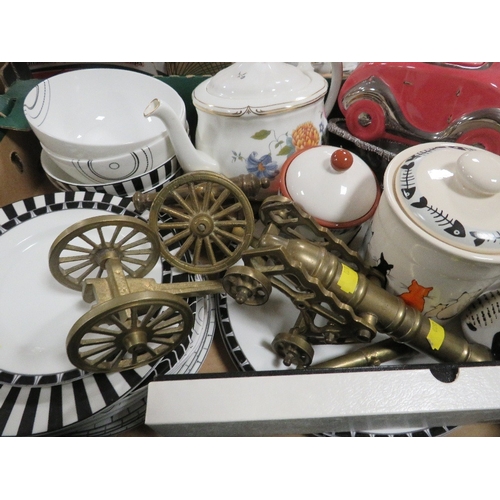 152 - TWO TRAYS OF CERAMICS ETC, RACING CAR TEA POT, WEDGWOOD , BIZARRE PLATES ETC