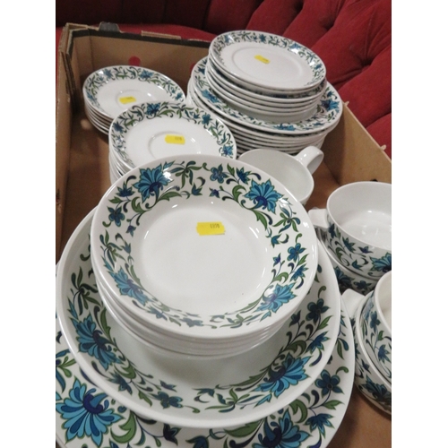 118 - TWO TRAYS OF VINTAGE MID WINTER DINNER WARE