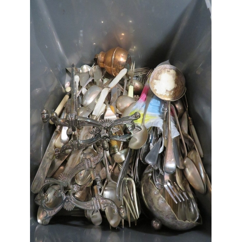 121 - A BOX OF ASSORTED SILVER PLATE TO INCLUDE ENTREE DISHES ETC