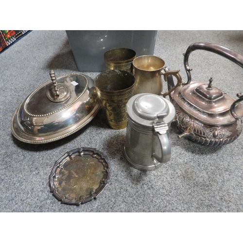 121 - A BOX OF ASSORTED SILVER PLATE TO INCLUDE ENTREE DISHES ETC