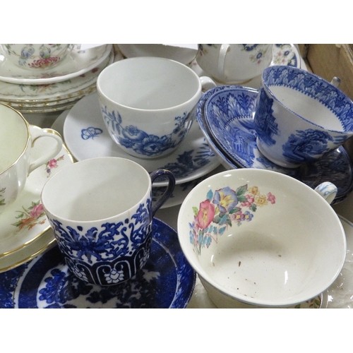 99 - A TRAY OF ROYAL WORCESTER CONNAUGHT TOGETHER WITH A TRAY OF ASSORTED TEA WARE (2)