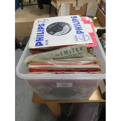 254 - A SMALL COLLECTION OF 7 INCH SINGLE RECORDS TO INCLUDE ELVIS, SHIRLEY BASSEY ETC