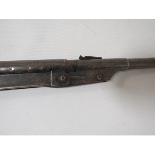 267 - A VINTAGE DIANA MOD 15 AIR RIFLE