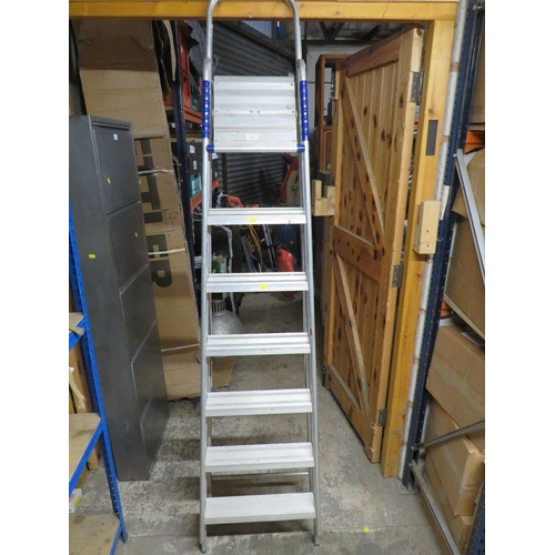 621 - A LARGE ALUMINIUM STEP LADDER WITH HAND RAIL