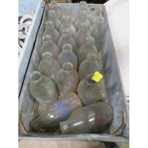 644 - THREE GALVANIZED TOTE BOXES / TRAYS OF HORSESHOES TOGETHER WITH A TRAY OF RETRO MILK BOTTLES (4 TRAY... 