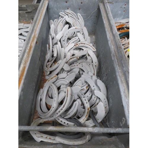 644 - THREE GALVANIZED TOTE BOXES / TRAYS OF HORSESHOES TOGETHER WITH A TRAY OF RETRO MILK BOTTLES (4 TRAY... 