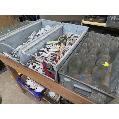 644 - THREE GALVANIZED TOTE BOXES / TRAYS OF HORSESHOES TOGETHER WITH A TRAY OF RETRO MILK BOTTLES (4 TRAY... 