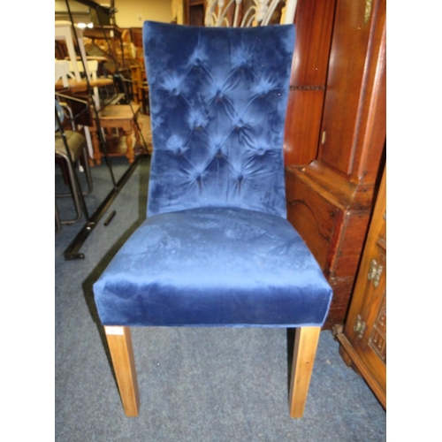 844 - A MODERN ELECTRIC BLUE UPHOLSTERED CHAIR