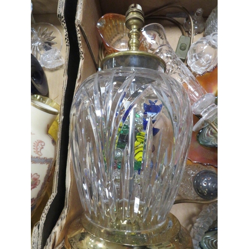 107 - TWO TRAYS OF GLASSWARE TO INCLUDE CUT GLASS AND LUSTRE EXAMPLE , CARNIVAL GLASS LAMP ETC