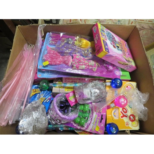 124 - A QUANTITY OF KIDS TOYS TO INCLUDE BRAND NEW HULA HOOPS, BOX OF BAGS ETC