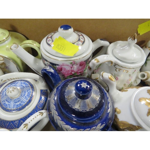 147 - SMALL TRAY OF NOVELTY COLLECTABLE MINIATURE TEA POTS