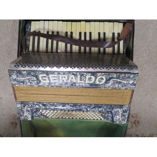 158 - A VINTAGE CASED GERALDO ACCORDION