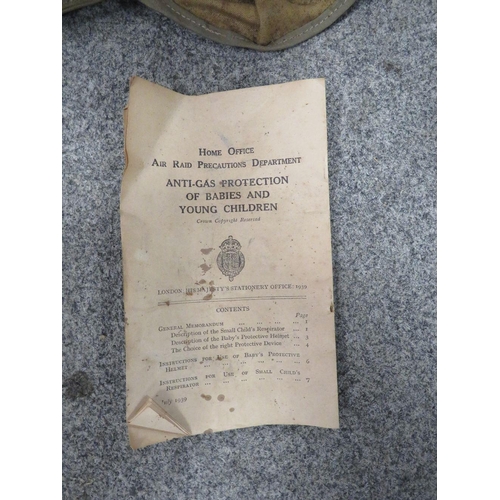 163 - WW2 UNISSUED 1939 BABY'S GAS MASK, COMPLETE WITH ORIGINAL BOX AND INSTRUCTION LEAFLET