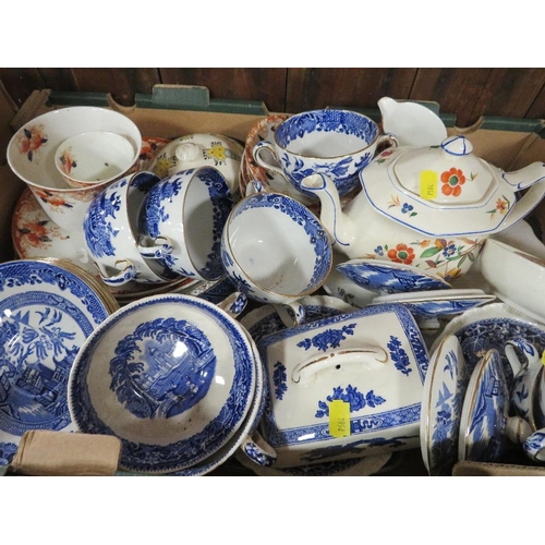 169 - TWO TRAYS OF ASSORTED CERAMICS TO INCLUDE AYNSLEY LAMP, BLUE/WHITE WARE ETC