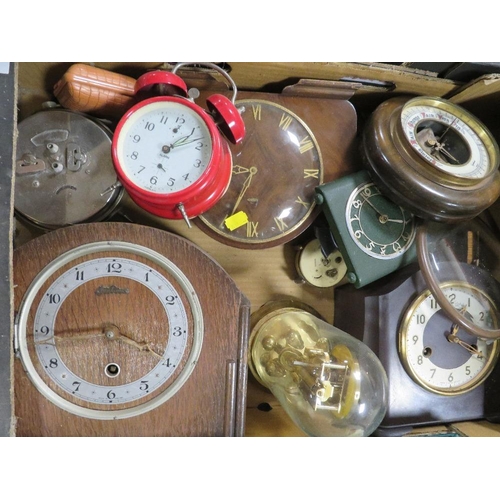 186 - A TRAY OF ASSORTED VINTAGE CLOCKS ETC A/F