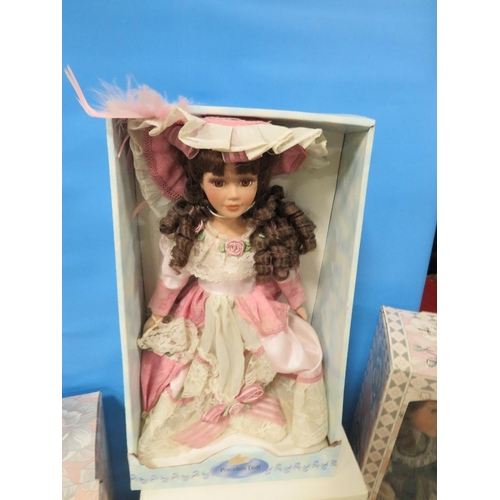 193 - A LARGE QUANTITY OF BOXED COLLECTORS DOLLS TO LEONARDO AND ROYAL HEIRLOOM EXAMPLES