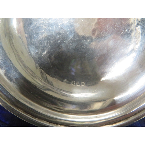 319 - A HALLMARKED BRITANNIA STANDARD SILVER CASED TRAVELLING COMMUNION SET, the bowl having a hammered fi... 