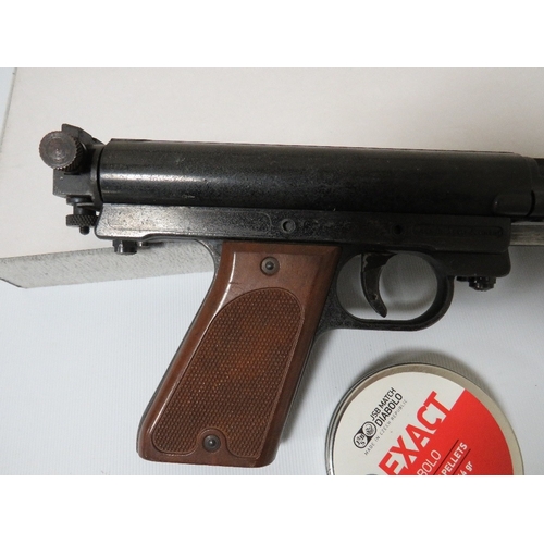 395 - A VINTAGE RECORD 177 AIR PISTOL AND PELLETS