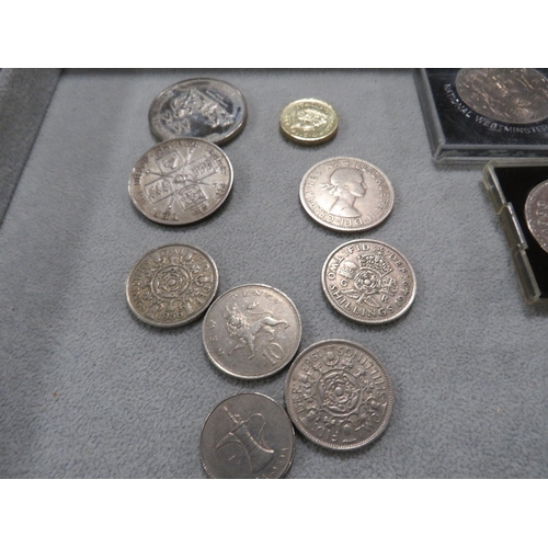 405 - A SMALL QUANTITY OF ENGLISH COINAGE TO INCLUDE COMMORATIVE CROWNS