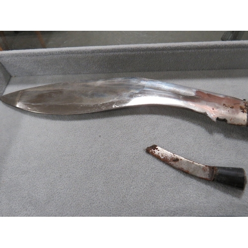 408 - A VINTAGE KUKRI