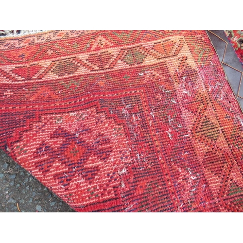 764 - A LARGE EASTERN RED/BLACK WOOLLEN RUG - APPROX 300 x 213 cm