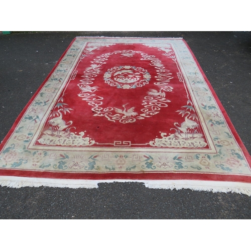 830 - A LARGE CHINESE WOOLLEN RUG - APPROX 217 x 310 cm