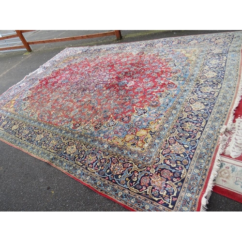 832 - A LARGE EASTERN WOOLLEN RUG APPROX 442 x 313 cm