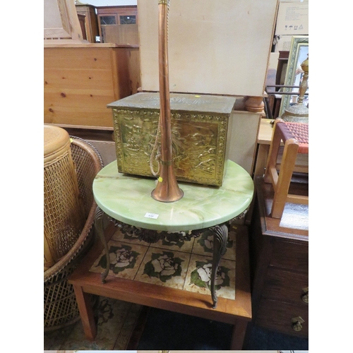 846 - A RETRO TILE TOP TABLE, ONYX EFFECT TABLE , HORN AND LOG BOX, WICKER CHAIR AND STOOL