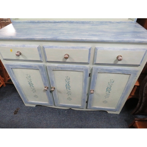 725 - A PAINTED KITCHEN DRESSER W-121 CM