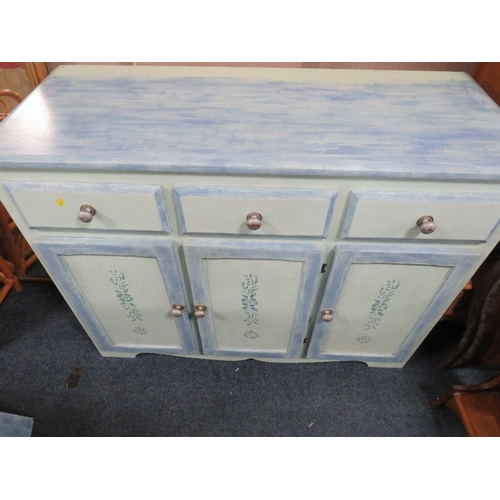 725 - A PAINTED KITCHEN DRESSER W-121 CM