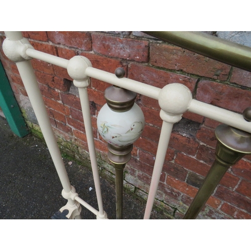 861 - A VICTORIAN STYLE BRASS AND CAST SINGLE BED FRAME WITH IRONS