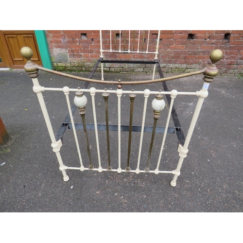 861 - A VICTORIAN STYLE BRASS AND CAST SINGLE BED FRAME WITH IRONS